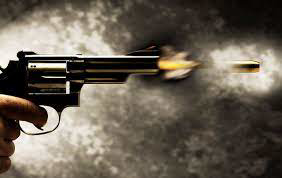 إصابة مدرس بطلق ناري على يد جاره في مشاجرة بسبب طريق زراعي بقنا